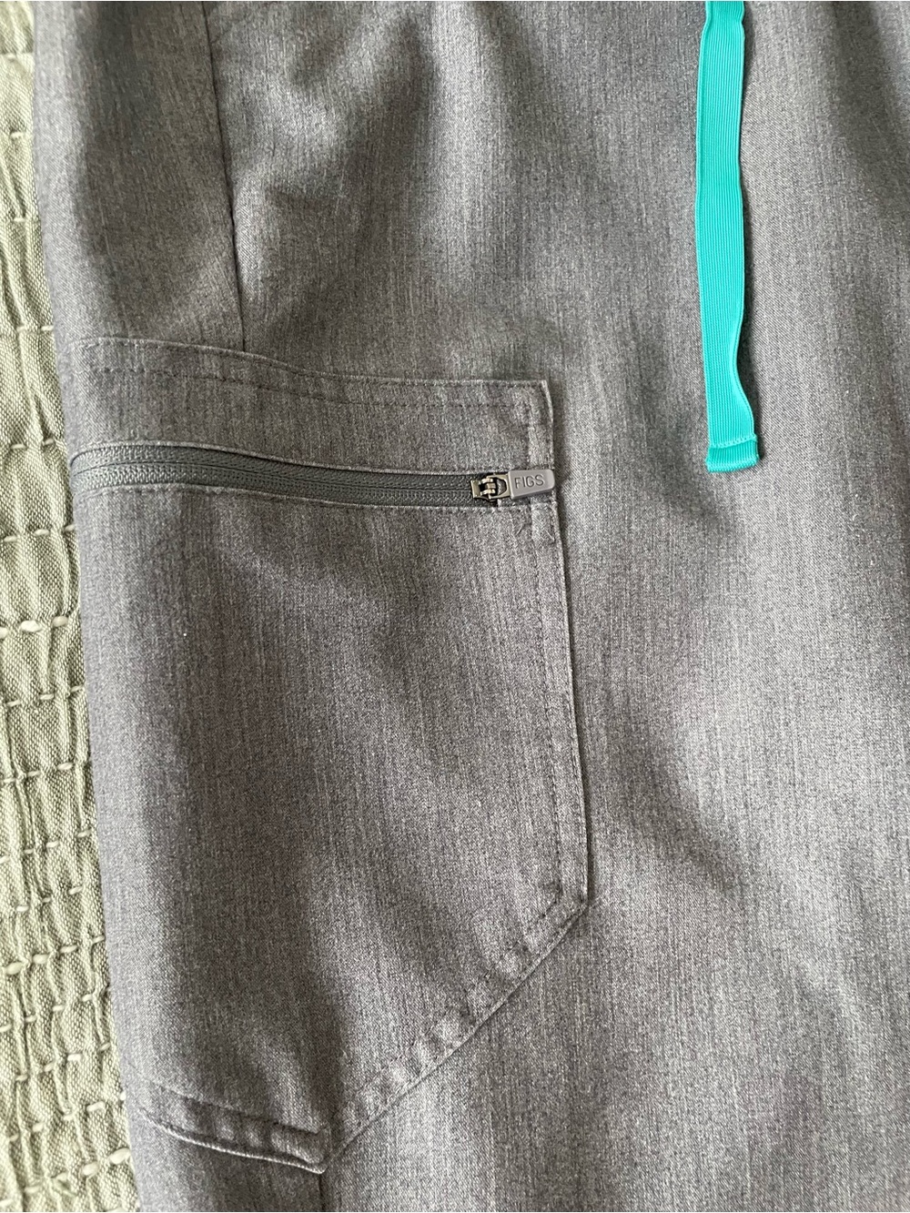 Figs Women’s Technical Collection Graphite Gray Scrub Jogger Medium Petite - Picture 9 of 10
